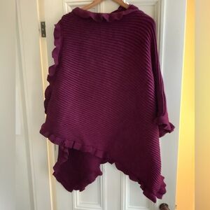 NWT Sarah Campbell Rosette Poncho Burgundy 0S